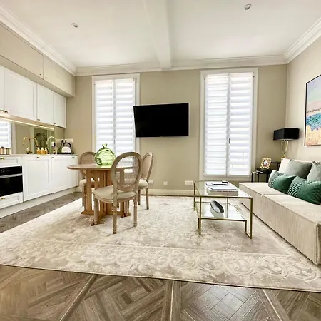 Magnifique 1 Plein Centre Juan Les Pins 50m Des Plages Apartment
